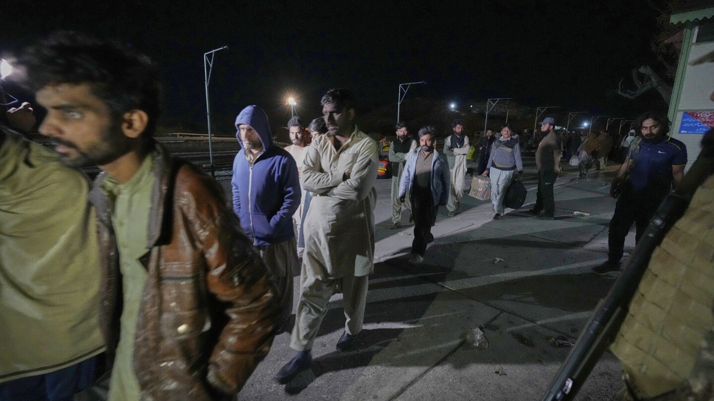 Pakistan's leader to meet with survivors and commandos who ended an insurgents' train attack