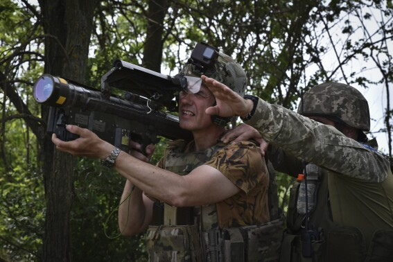 Ukrainian servicemen search a target with a US Stinger air defence missile launcher on the front line in Zaporizhzhia region, Ukraine, Tuesday, May 28, 2024. (AP Photo/Andriy Andriyenko)