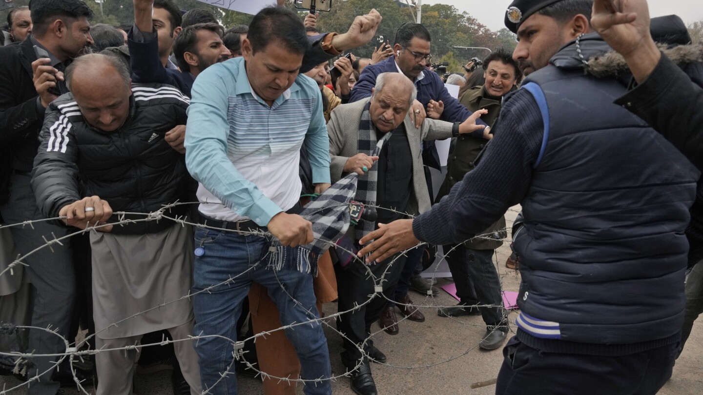 Pakistan's favorable trade status depends on progress in human rights, media freedom, EU says