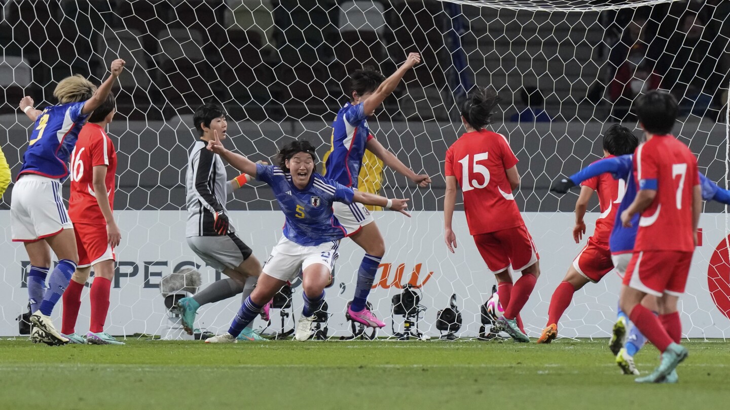 ТОКИО AP — Япония победи Северна Корея с 2 1