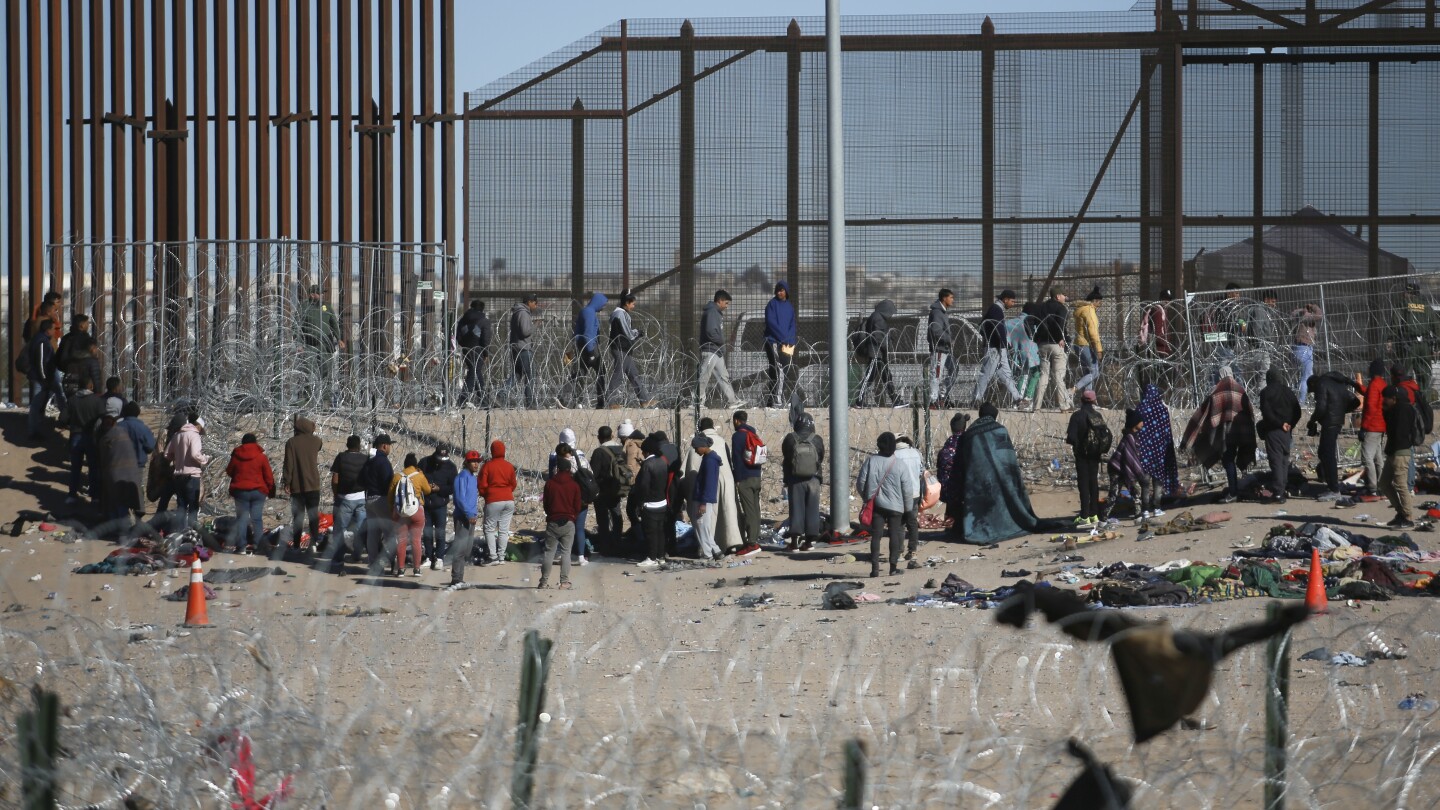 Мексиканските власти разчистват граничния палатков лагер, тъй като натискът от САЩ се увеличава за спиране на притока на мигранти
