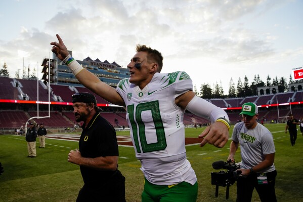 Oregon quarterback Bo Nix (10) gestures to fans as he exits the field after the team's victory over Stanford in an NCAA college football game, Saturday, Sept. 30, 2023, in Stanford, Calif. (AP Photo/Godofredo A. Vásquez)