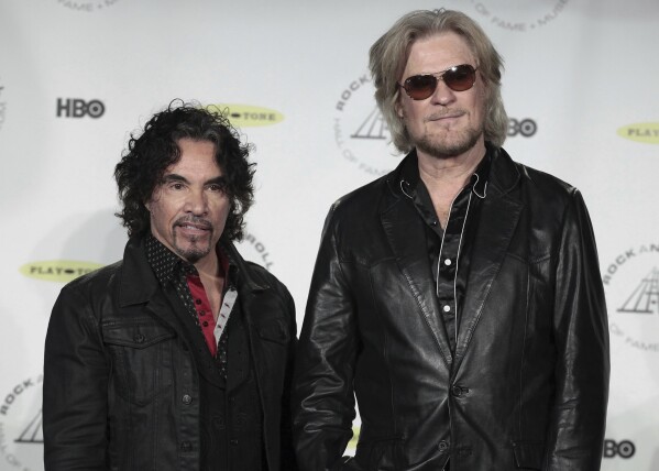 Daryl Hall accuses John Oates of 'ultimate partnership betrayal' | AP News