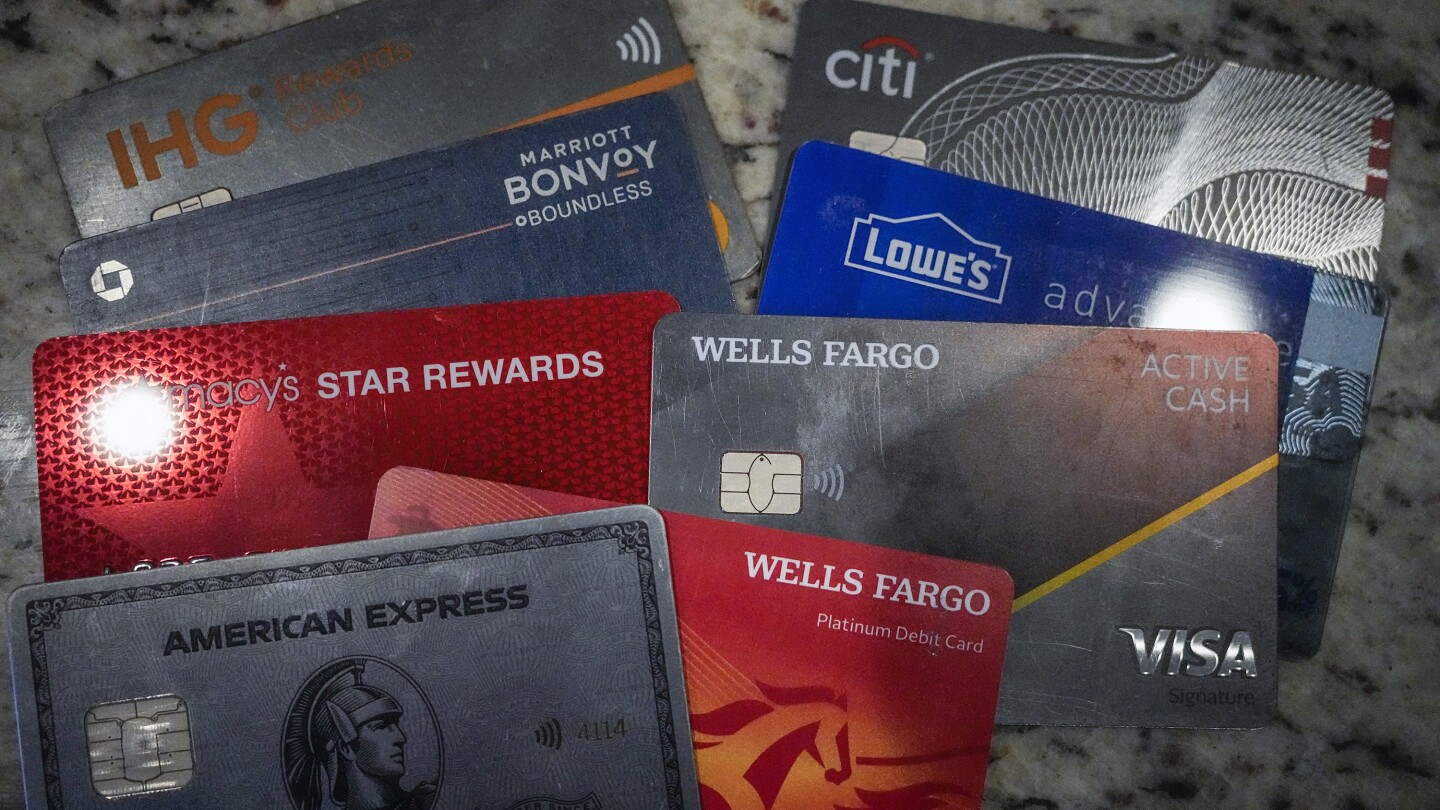 Просрочията по кредитни карти се увеличават. Ето какво да направите, ако сте изложени на риск