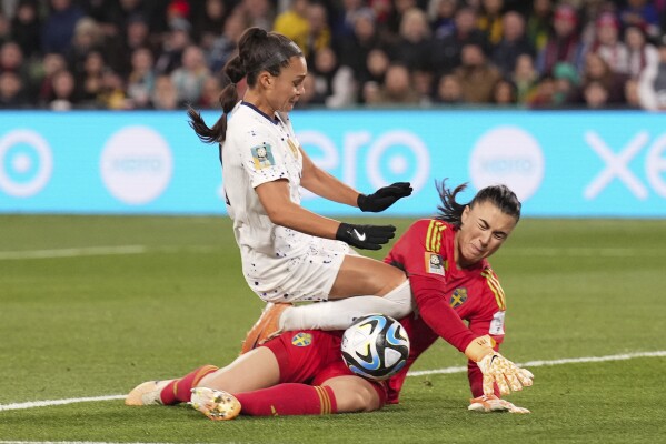 United States' Sophia Smith and Sweden's goalkeeper Zecira Musovic collide during the Women's World Cup round of 16 soccer match between Sweden and the United States in Melbourne, Australia, Sunday, Aug. 6, 2023. (AP Photo/Scott Barbour)