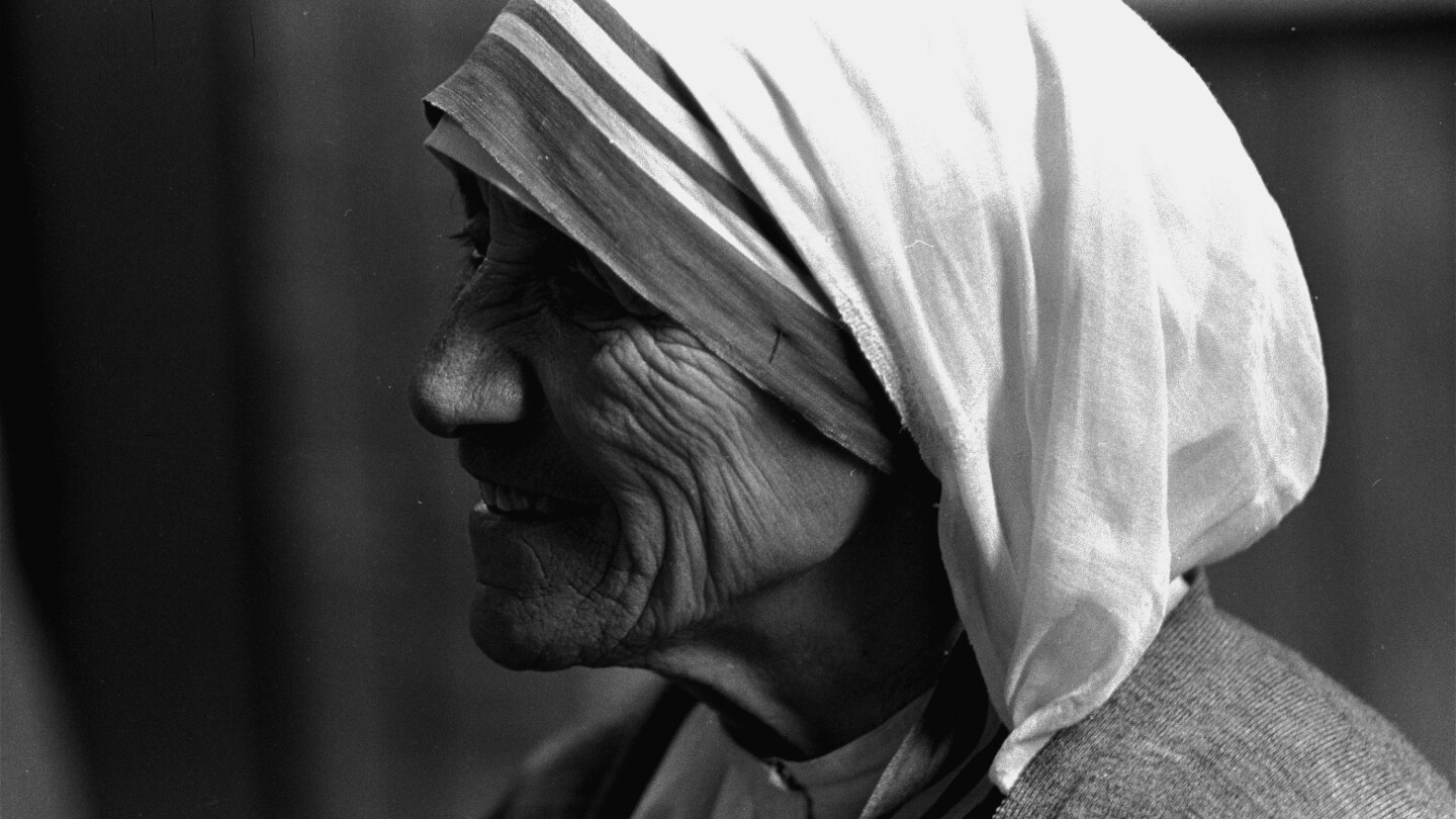 Today in History September 4, Mother Teresa is canonized by Pope