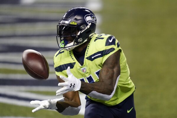 Wilson throws 2 TDs, Seahawks hold off Cardinals 28-21