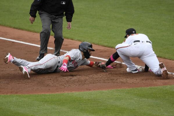 Marwin Gonzalez hits first Red Sox HR in victory