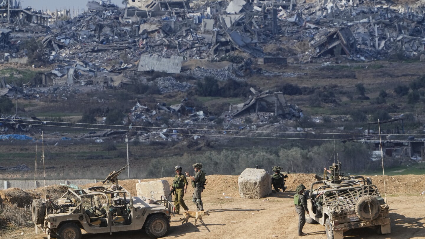 A guerra entre Israel e o Hamas: Dezenas de milhares de palestinos migram para Rafah