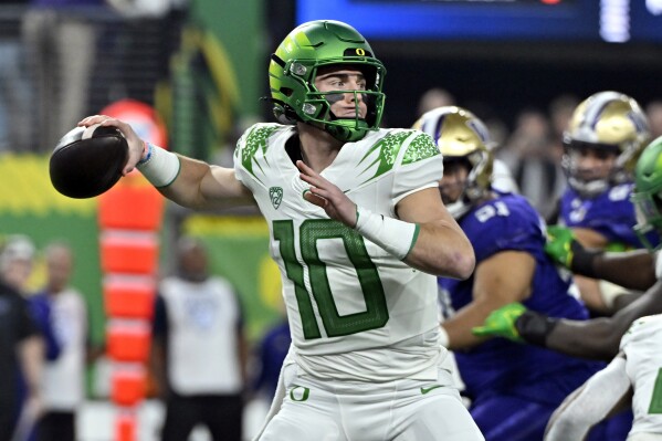 FILE - Oregon quarterback Bo Nix looks to pass against Washington during the first half of the Pac-12 championship NCAA college football game Friday, Dec. 1, 2023, in Las Vegas. (AP Photo/David Becker, File)