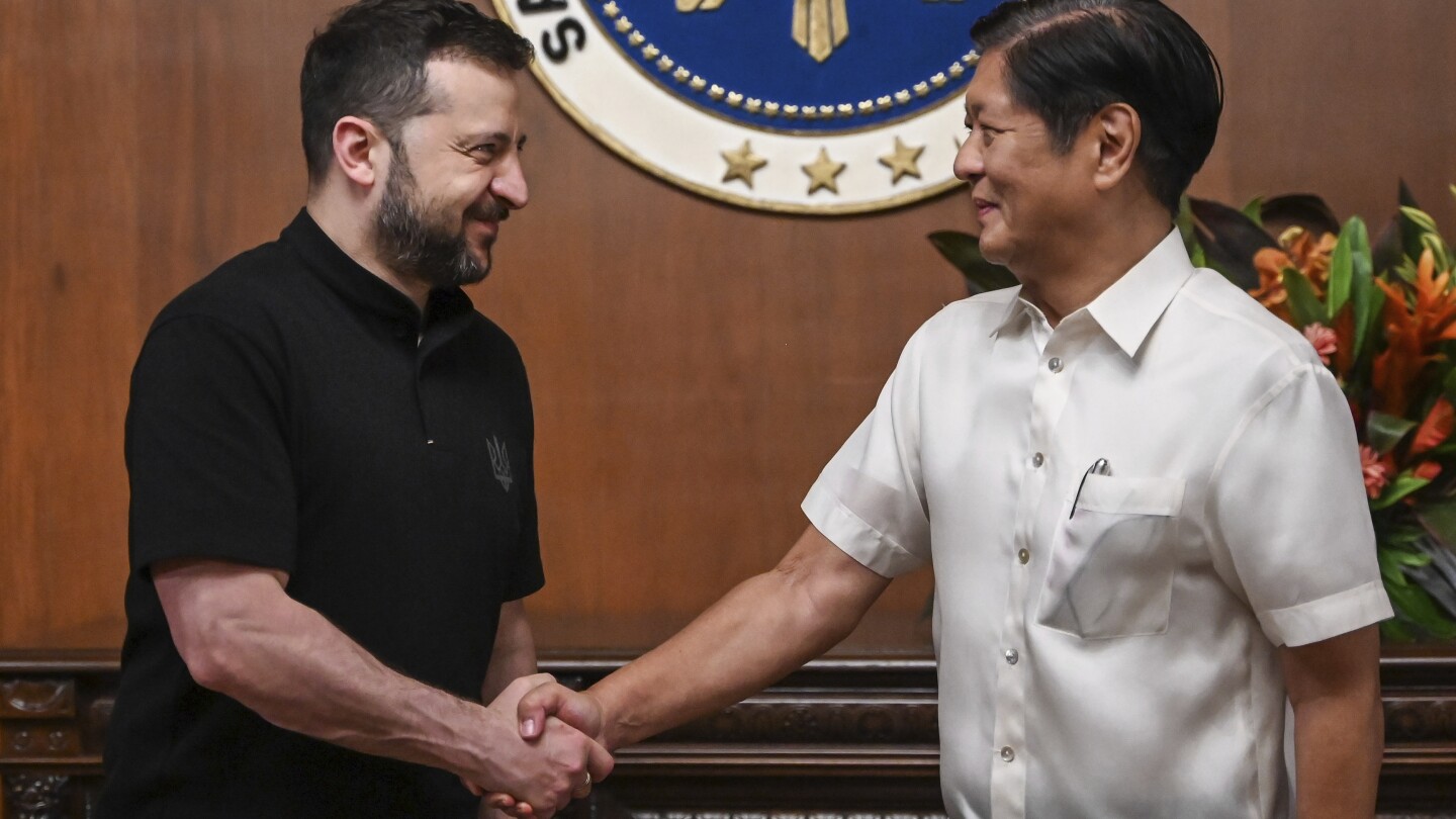 Zelenskyj è a Manila per promuovere il vertice di pace, che secondo lui Cina e Russia stanno cercando di indebolire