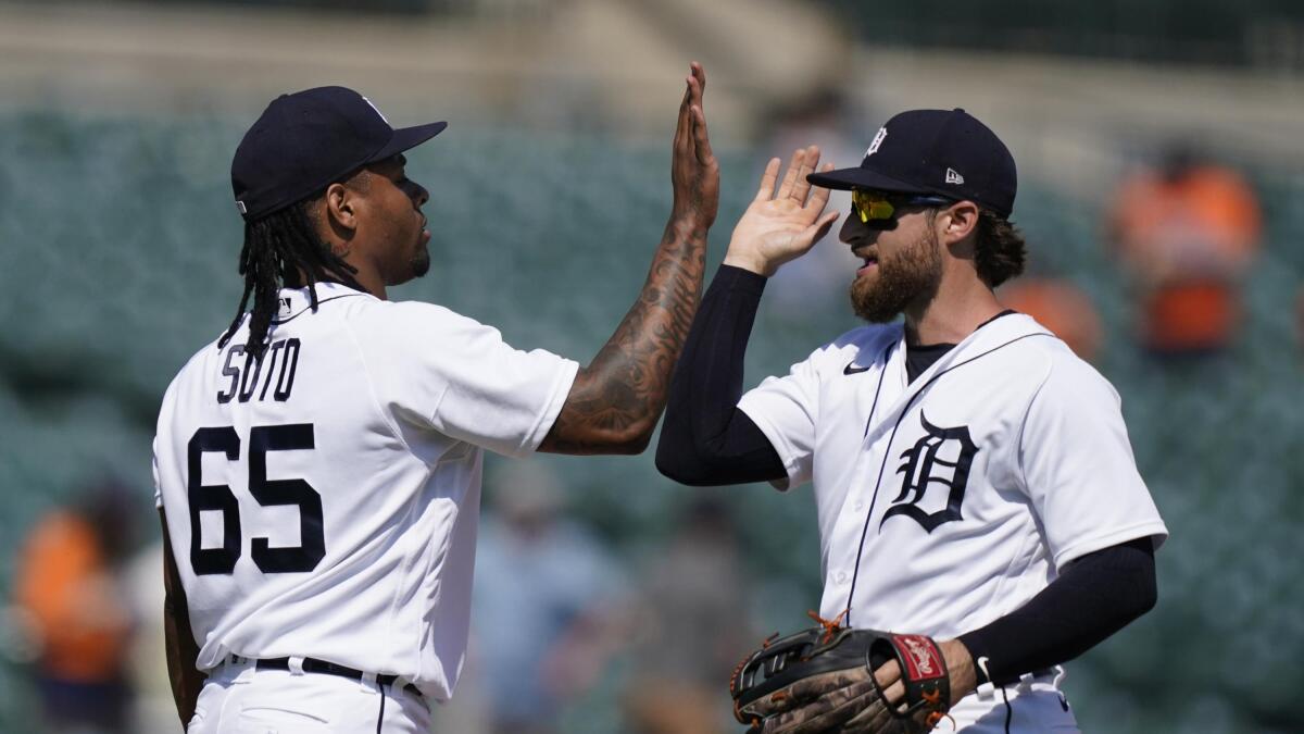 Tigers rally early behind Schoop, beat Mariners 8-3