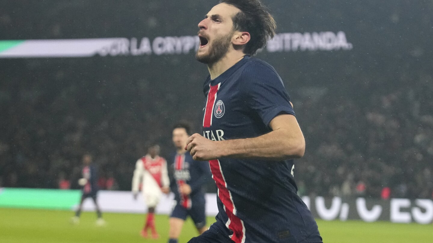 Kvaratskhelia scores first PSG goal in 4-1 rout of Monaco
