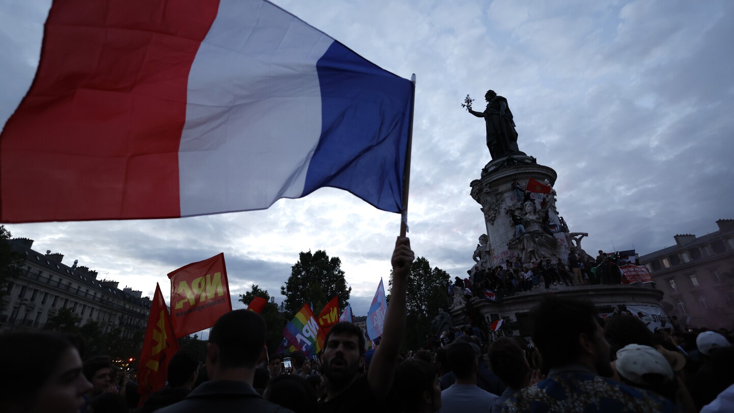 2024年フランス総選挙：マクロン氏、アタル首相の辞任を拒否