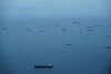 Buques de carga esperan en la Bahía de Panamá para su tránsito por el Canal de Panamá en la Ciudad de Panamá, el sábado 23 de septiembre de 2023. (Foto AP/Arnulfo Franco)