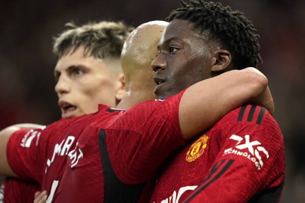 Manchester United's Kobbie Mainoo celebrates with teammates after scoring his side's opening goal during the English Premier League soccer match between Manchester United and Newcastle United, in Manchester, England, Wednesday, May 15, 2024. (Ǻ Photo/Dave Thompson)