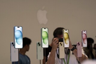Apple presenta sus nuevos modelos iPhone, que incluyen mejores cámaras y un  nuevo sistema de carga