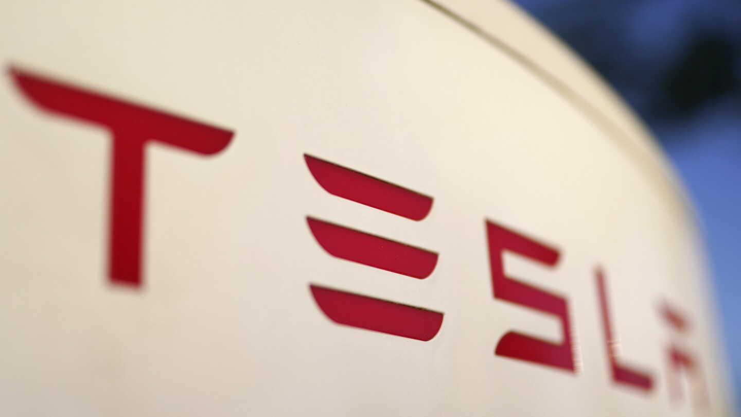 Duo accused of stealing battery technology from Tesla to launch own business