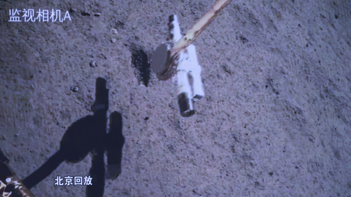 China's Chang'e-6 Probe Lifts Off from Far Side of the Moon with Samples, Headed Back to Earth