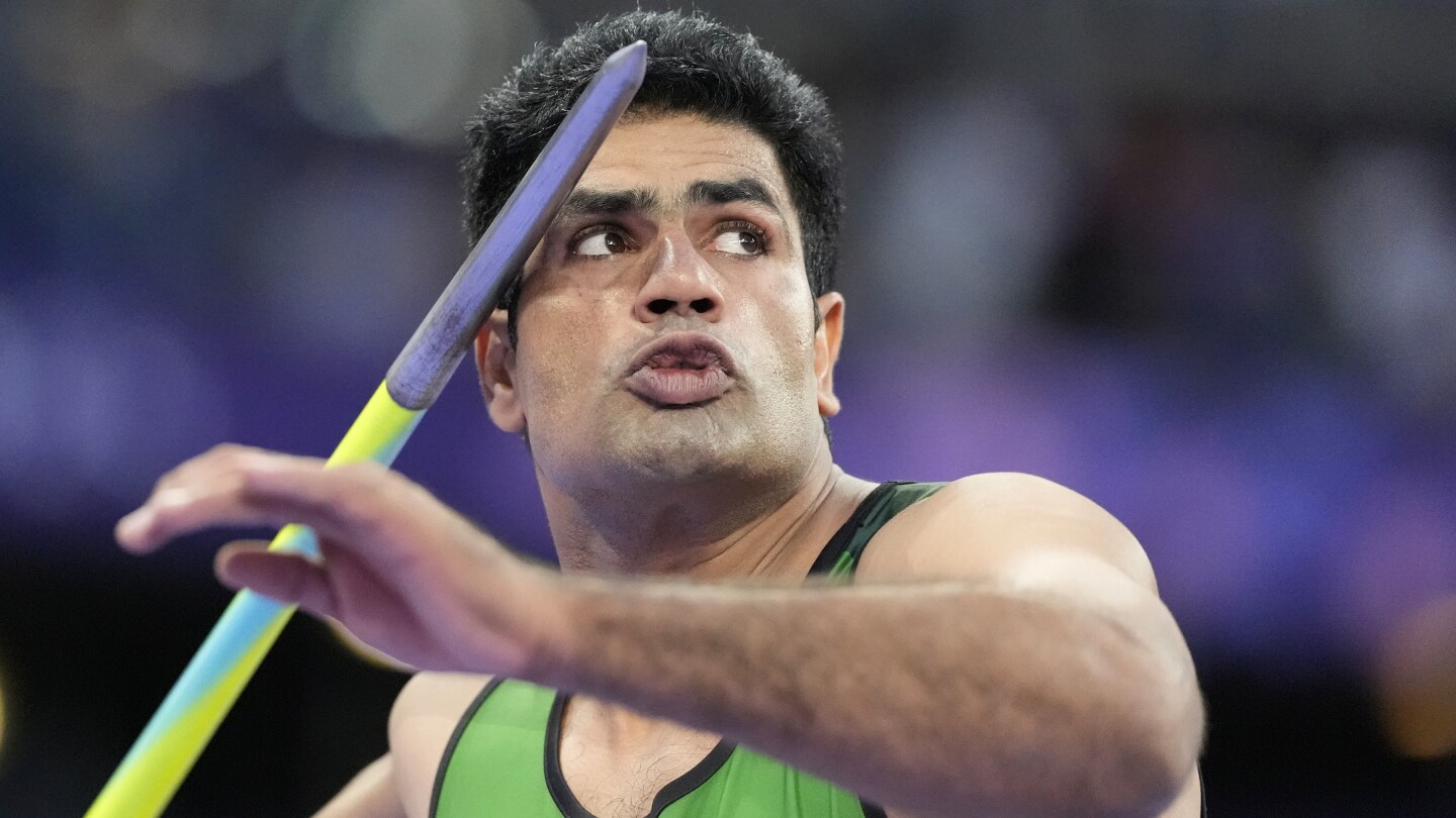 Pakistan's Arshad Nadeem Stuns India's Neeraj Chopra to Win Olympic Javelin Gold