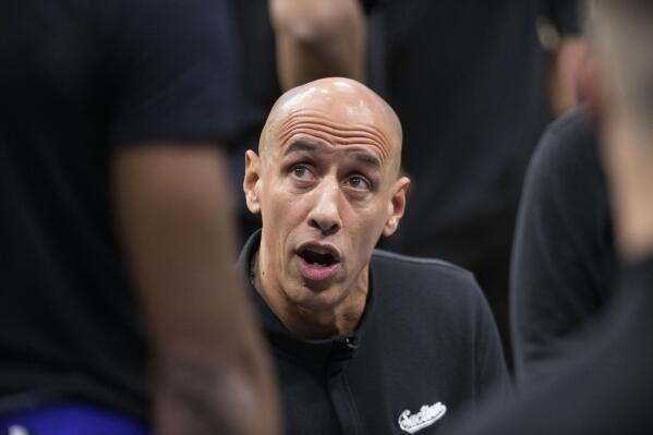 Sacramento Kings assistant coach Doug Christie instructs his players during a timeout against the Washington Wizards during the first quarter of an NBA basketball game in Sacramento, Calif., Wednesday, Dec. 15, 2021. Christie was filling in for the Kings head coach Alvin Gentry who recently tested positive for COVID-19. (AP Photo/Randall Benton)