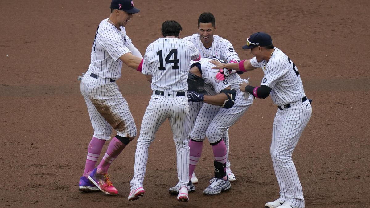 MLB Jersey Numbers on X: 2B Starlin Castro will wear number 14