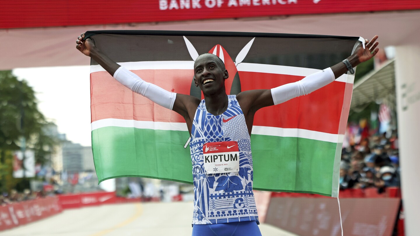 ケルビン・キプタム氏：マラソン世界記録保持者がケニアの交通事故で死去
