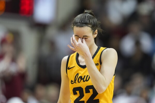 No. 14 Indiana frustrates Caitlin Clark en route to 86-69 win over No. 4 Iowa | AP News