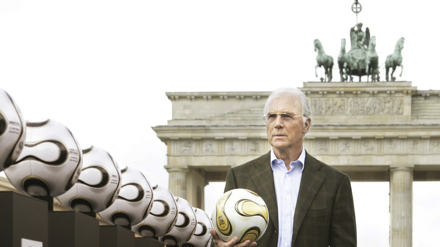 Reaktionen auf den Tod der deutschen Fußballlegende Franz Beckenbauer im Alter von 78 Jahren