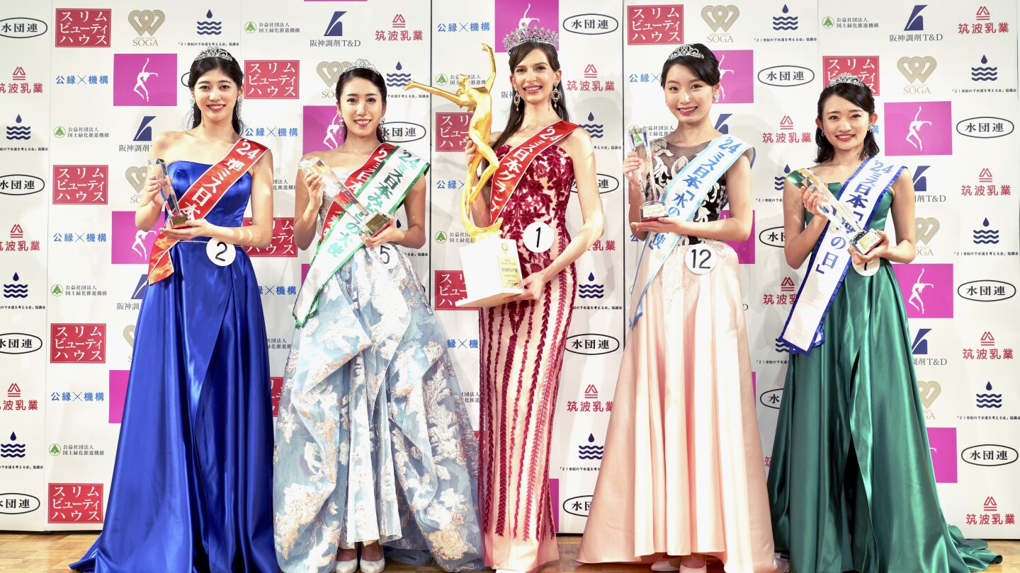 CORRECTS NAME SPELLING: Contestants including Carolina Shiino, who won the Miss Nippon (Japan) Grand Prix, center, pose for a photo after the contest 