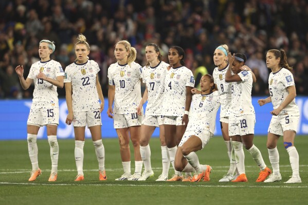 United States' team react during a penalties' shootout during the Women's World Cup round of 16 soccer match between Sweden and the United States in Melbourne, Australia, Sunday, Aug. 6, 2023. (AP Photo/Hamish Blair)