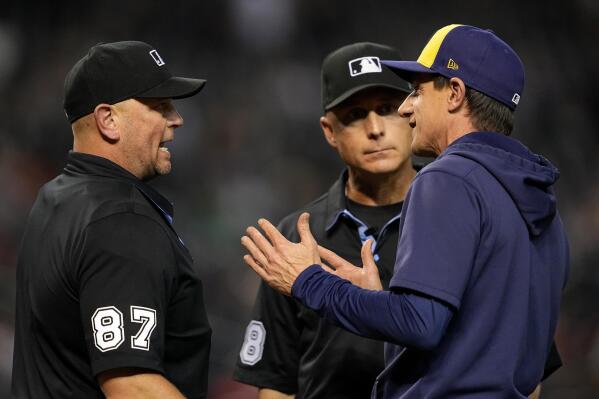 Milwaukee Brewers on X: Craig Counsell visits the mound to help