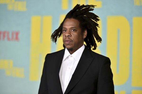 Jay Z appeared on 'Saturday Night Live' wearing a 'Colin K
