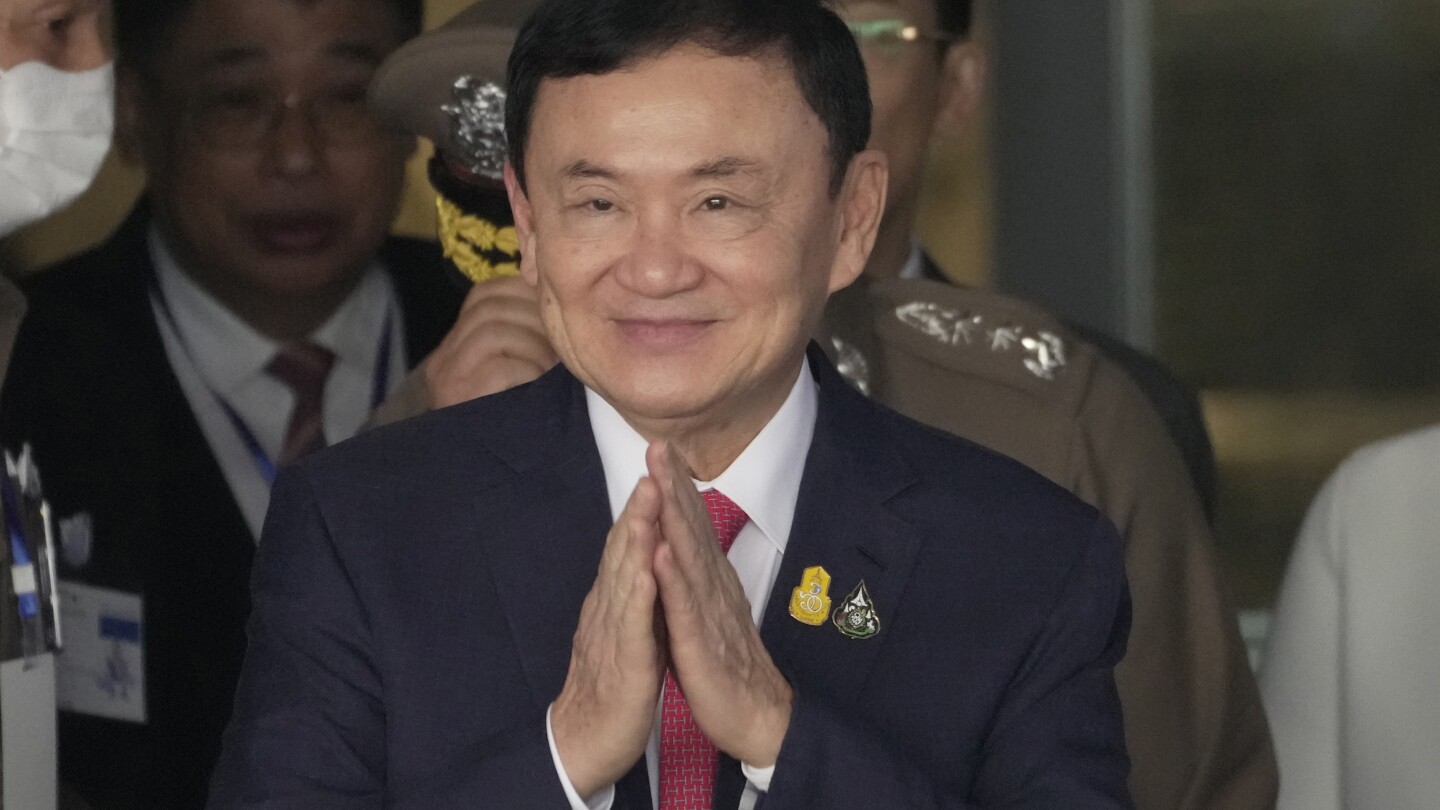 БАНКОК AP — Бившият премиер на Тайланд Таксин Шинаватра беше