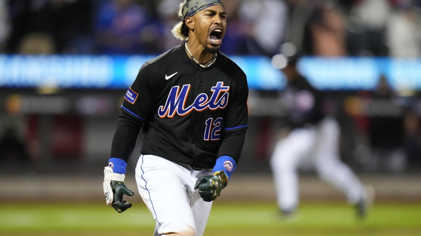 Mets beat Yankees 3-2 in walk-off fashion