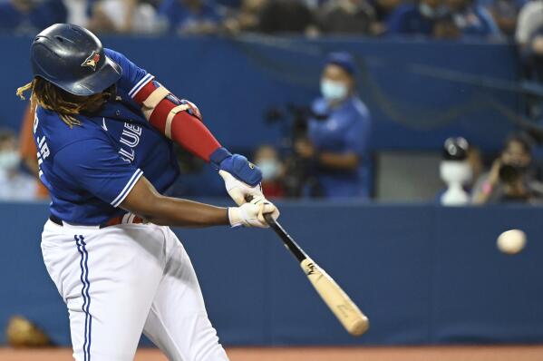 Ray fans 14, Kirk gets winning hit, Jays beat White Sox 3-1