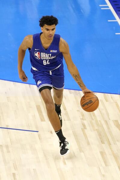tallest basketball player 2022