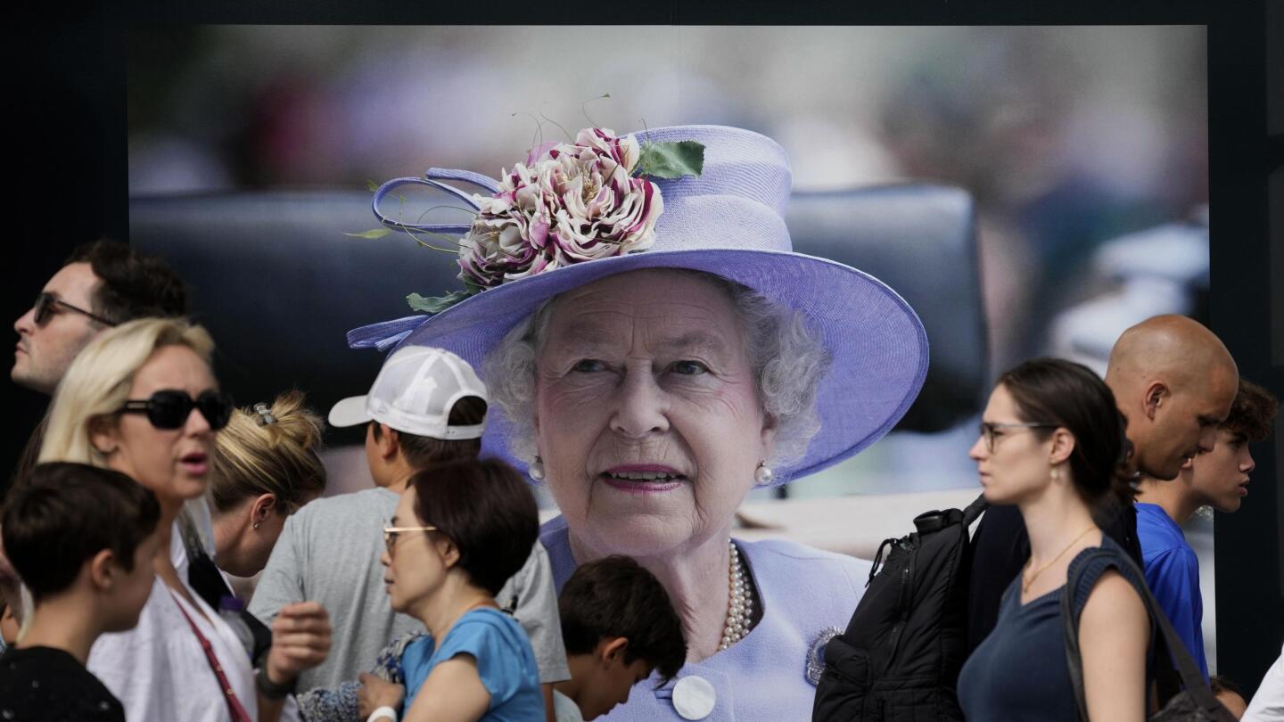 2022 Notebook: Britain’s queen exits, and a new era awaits
