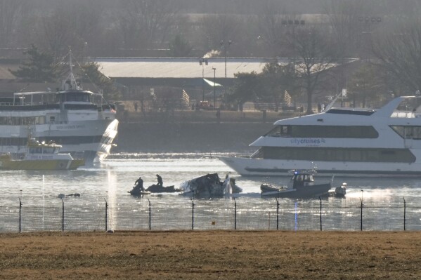 Search and rescue efforts are seen around a wreckage site in the Potomac River from Ronald Reagan Washington National Airport, early Thursday morning, Jan. 30, 2025, in Arlington, Va. (AP Photo/Mark Schiefelbein)