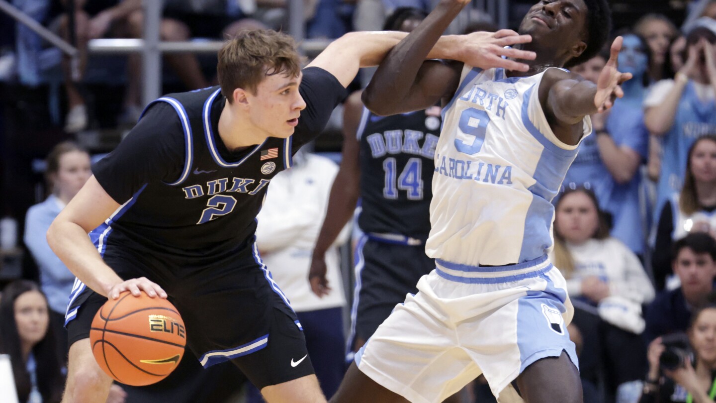 No. 2 Duke pulls away late to beat North Carolina, 82-69
