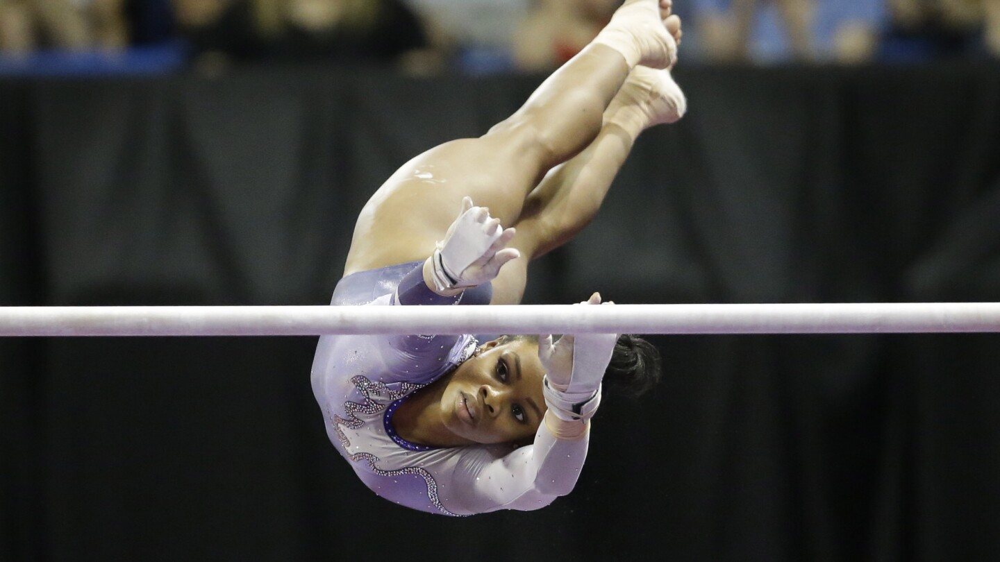 Габи Дъглас, олимпийската шампионка по гимнастика от 2012 г. в