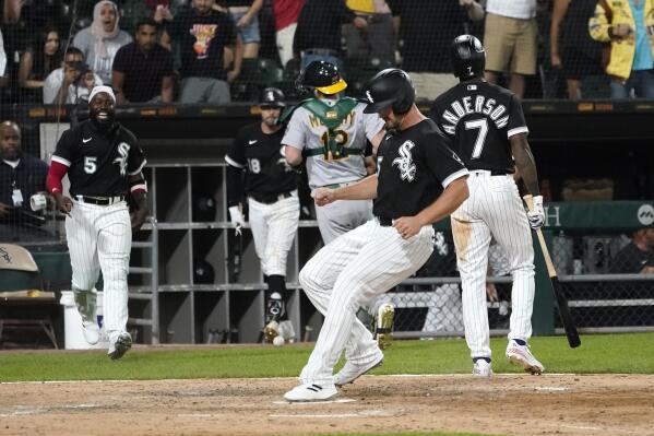 White Sox win on walk-off wild pitch in extra innings