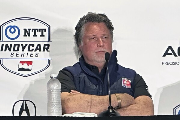 ARCHIVO - Michael Andretti durante una rueda de prensa del Gran Premio de Long Beach de la IndyCar, el sábado 15 de abril de 2023, en Long Beach, California. (AP Foto/Jenna Fryer)