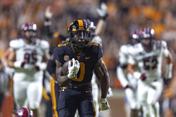 Tennessee running back Jaylen Wright (0) outruns the South Carolina defense for a touchdown during the first half of an NCAA college football game Saturday, Sept. 30, 2023, in Knoxville, Tenn. (AP Photo/Wade Payne)