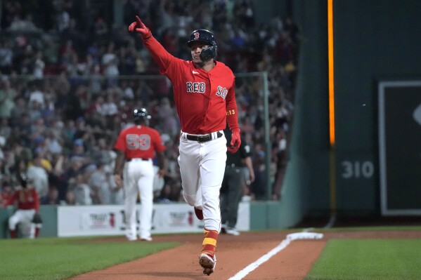 Red Sox win first encounter at new Yankee Stadium