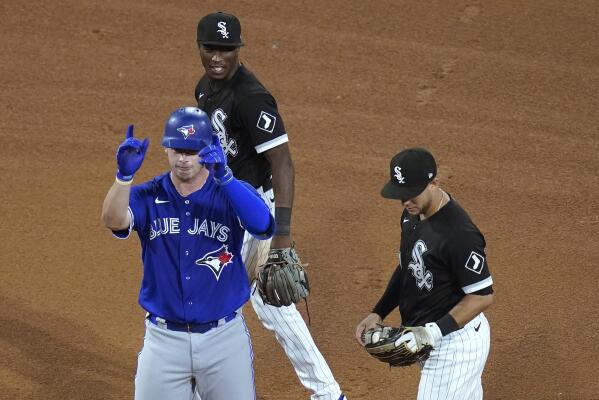 Blue Jays' Danny Jansen leaves game vs. Red Sox with hamstring injury