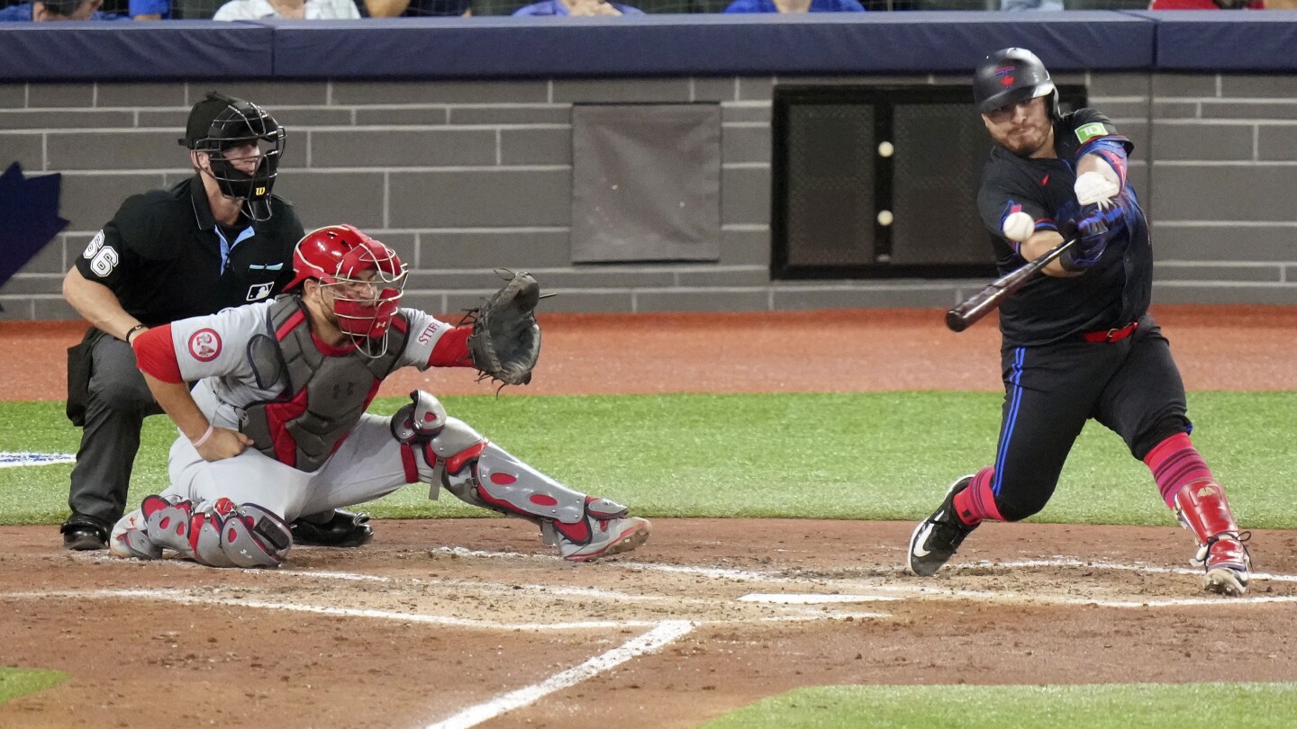 Blue Jays Edge Cardinals 4-3 in Extras