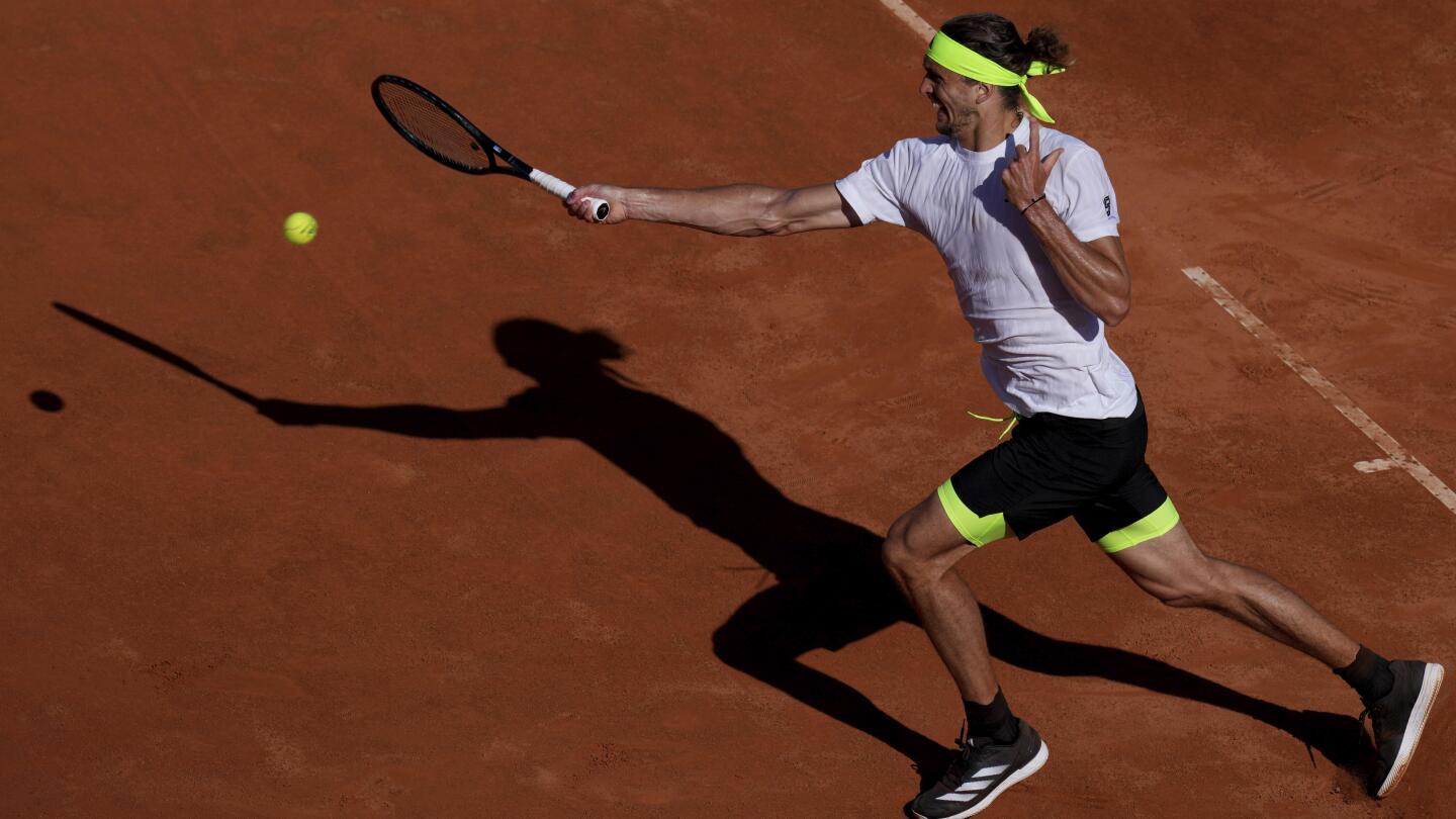 El campeón defensor Alexander Zverev avanza en el Abierto de Italia