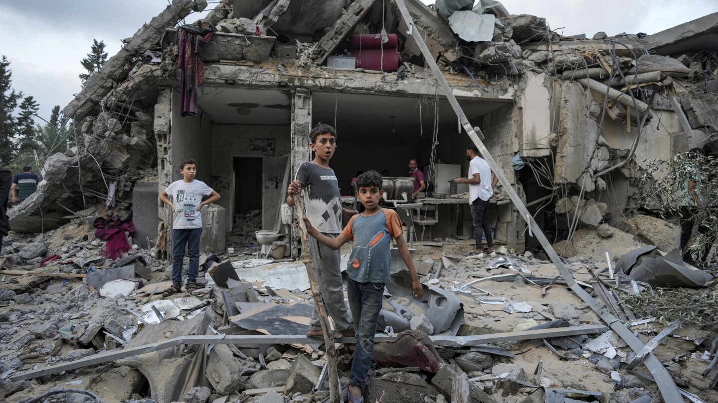 Mais recentes |  Um relatório da ONU diz que levará até 2040 para reconstruir todas as casas destruídas até agora em Gaza