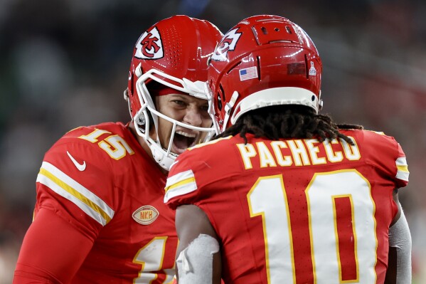 Chiefs' Patrick Mahomes sets the NFL record for the fastest to